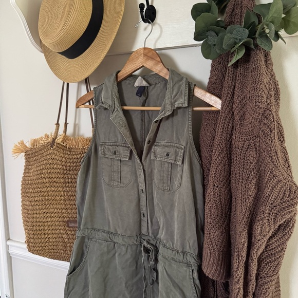 Universal Thread Romper - Picture 2 of 9